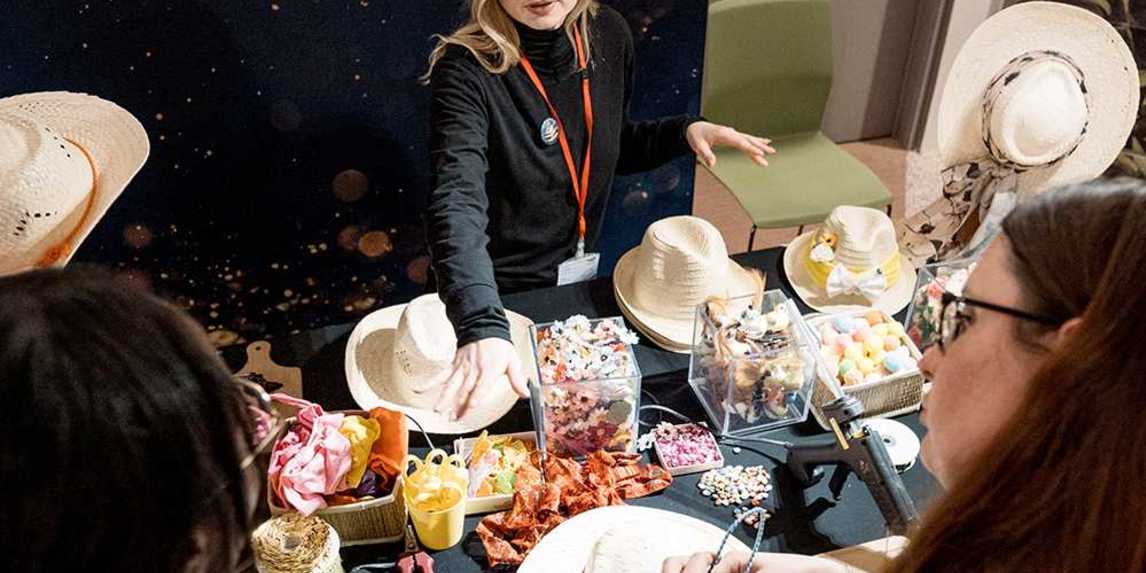 Un de nos ateliers  de customisation de Chapeaux récents