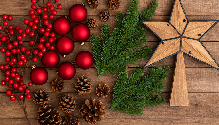 Animation Team Building : Décoration de Sapin pour votre événemement Noël - Une décoration en équipe