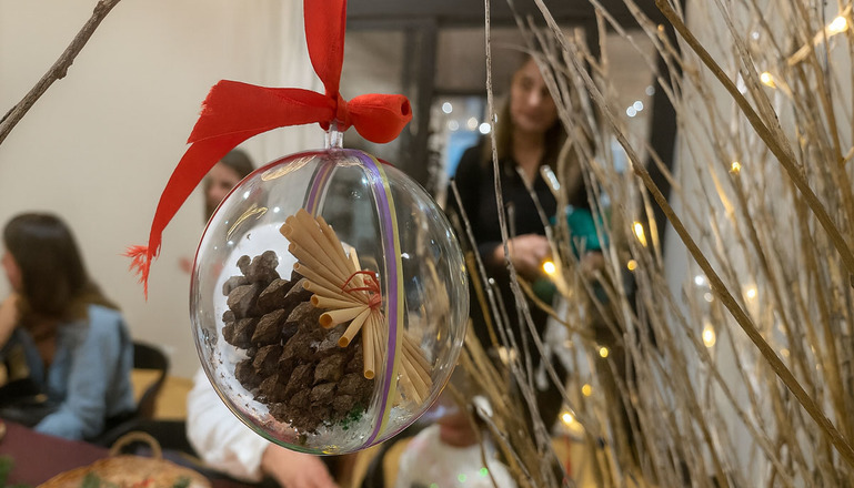 Animation Animation Création de Boule de Noël pour votre événemement Do It Yourself - création boule de Noel en entreprise - Une boule de Noël créée et customisée